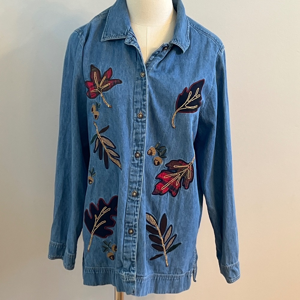 Talbots Vintage Denim Shirt Womens Medium Blue Embroidered Fall Leaves Cotton